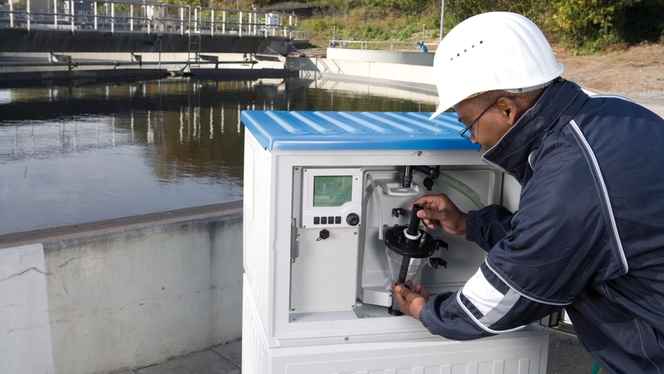 Näytteenotto jätevesilaitoksella Liquistation CSF48:lla
