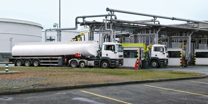 Öljyn- ja kaasuntuotantolaitos, jossa on Endress+Hauserin mittauslaitteistot nesteiden lastaamiseen ja purkamiseen