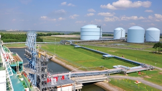 LNG baseload custody transfer facility