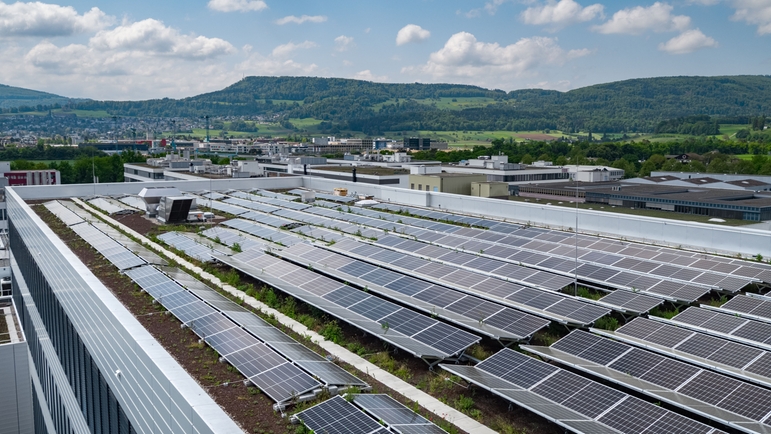 Endress+Hauser on asentanut aurinkoenergiajärjestelmän monen toimiston ja tuotantolaitoksen katolle.