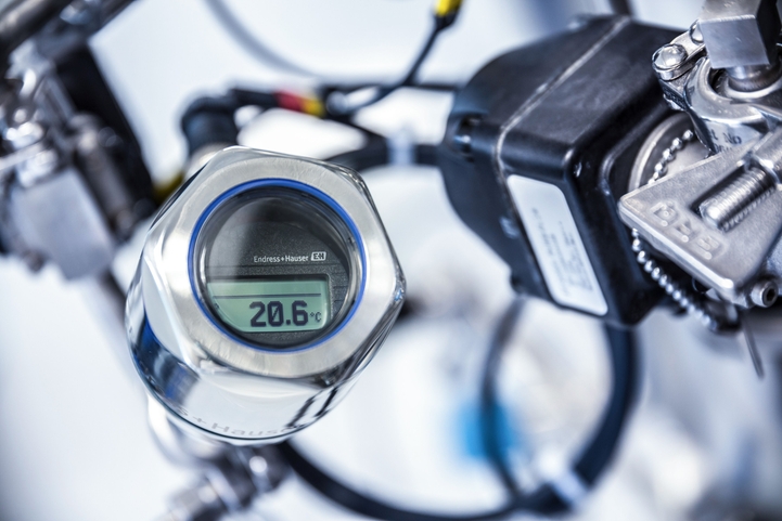 Hygieeninen lämpötilamittari iTHERM TM411, jossa digitaalinen näyttö